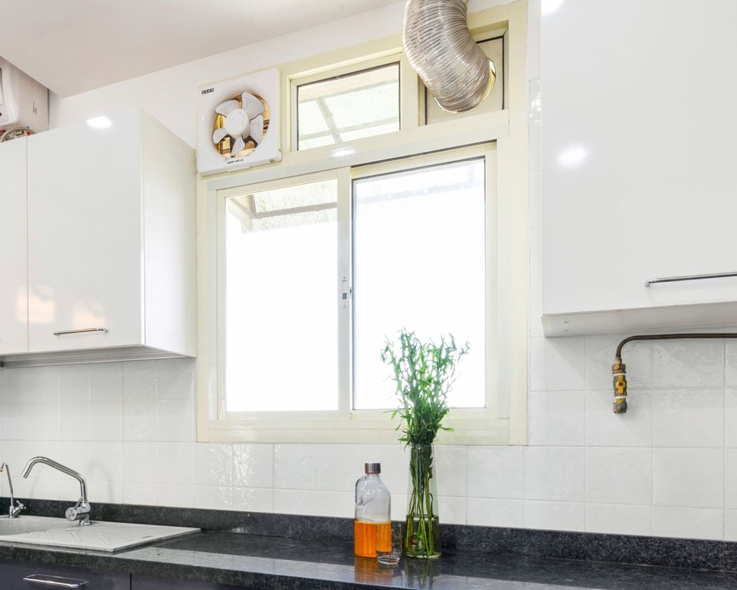 Durable Sliding Window Design For Kitchens - Livspace