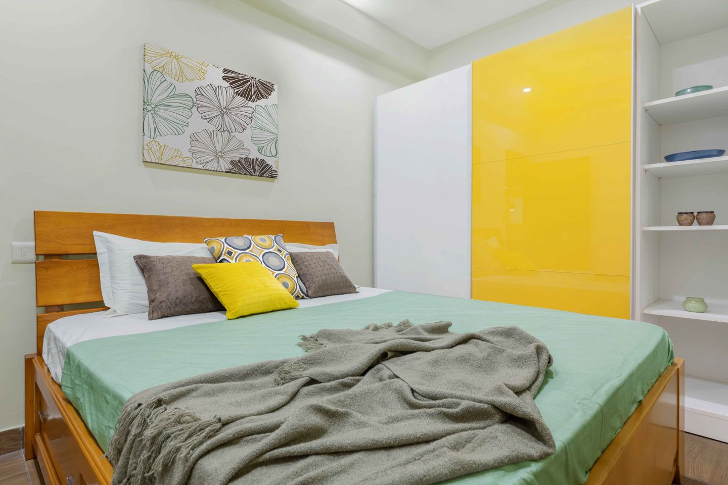 Modern Guest Room With Wooden Bed, Yellow And White Sliding Wardrobe And White Wall Paint - Livspace