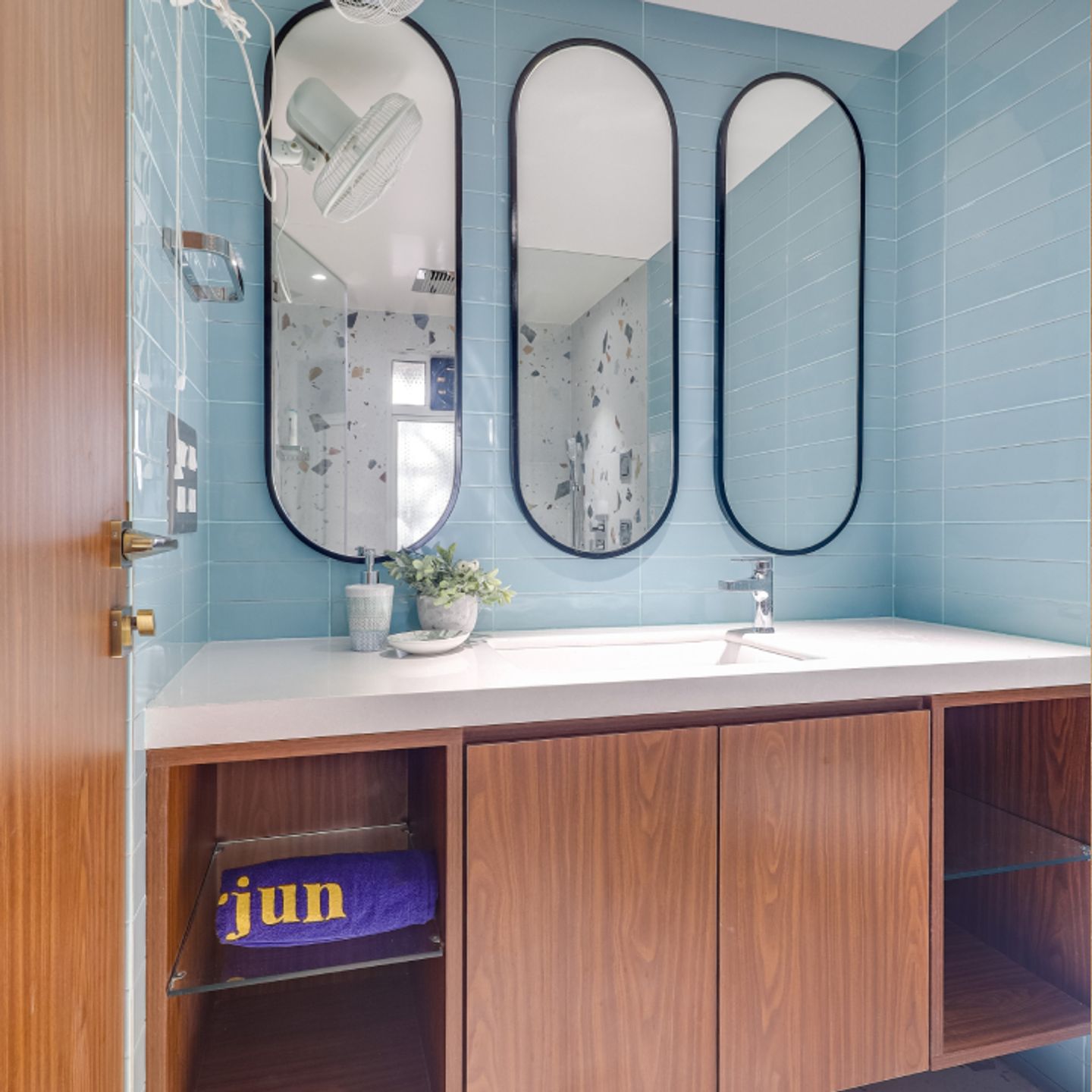 7X7 Ft Blue Bathroom Design With Subway Tiles - Livspace