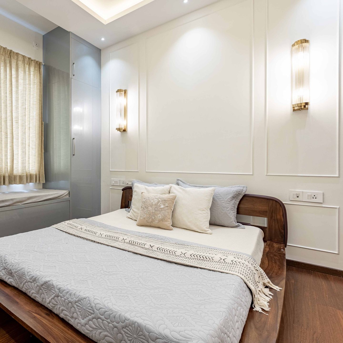 Cream Wall Design For Bedrooms - Livspace