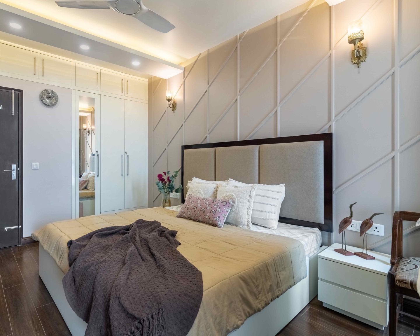 Grey Wall Texture Design For Bedrooms - Livspace