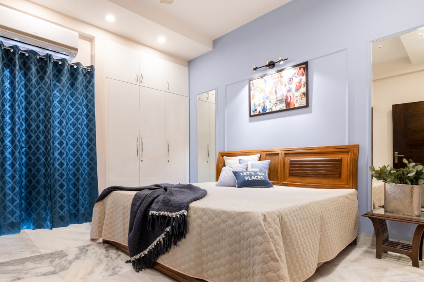 light blue wall paint bedroom