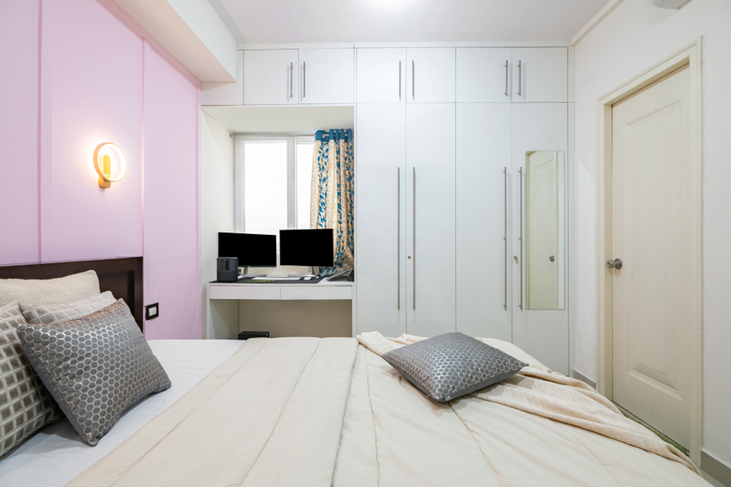 Light Pink Wall Paint With A Beeding Pattern | Livspace