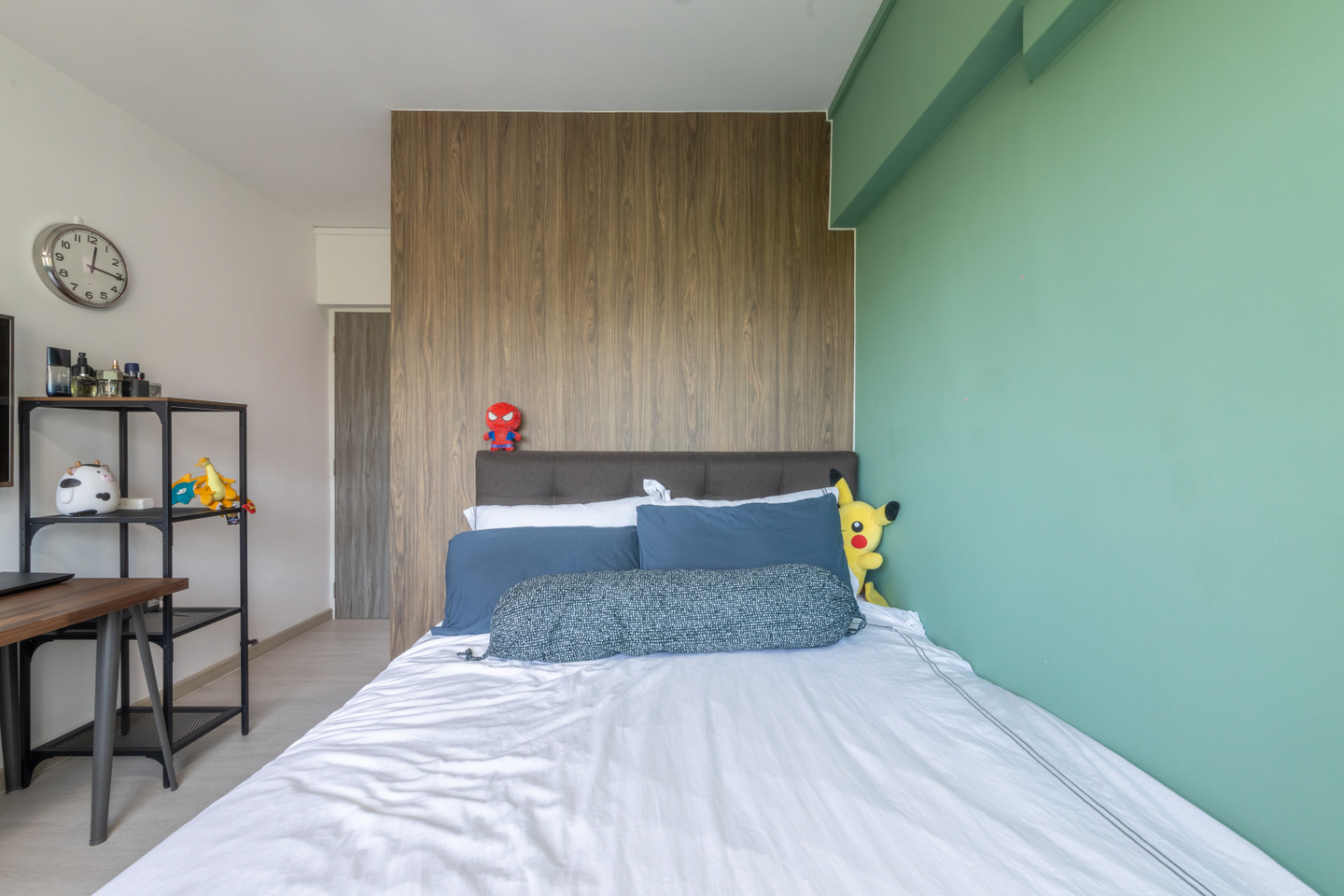 Compact Bedroom With Minimalist Interior Design - Livspace