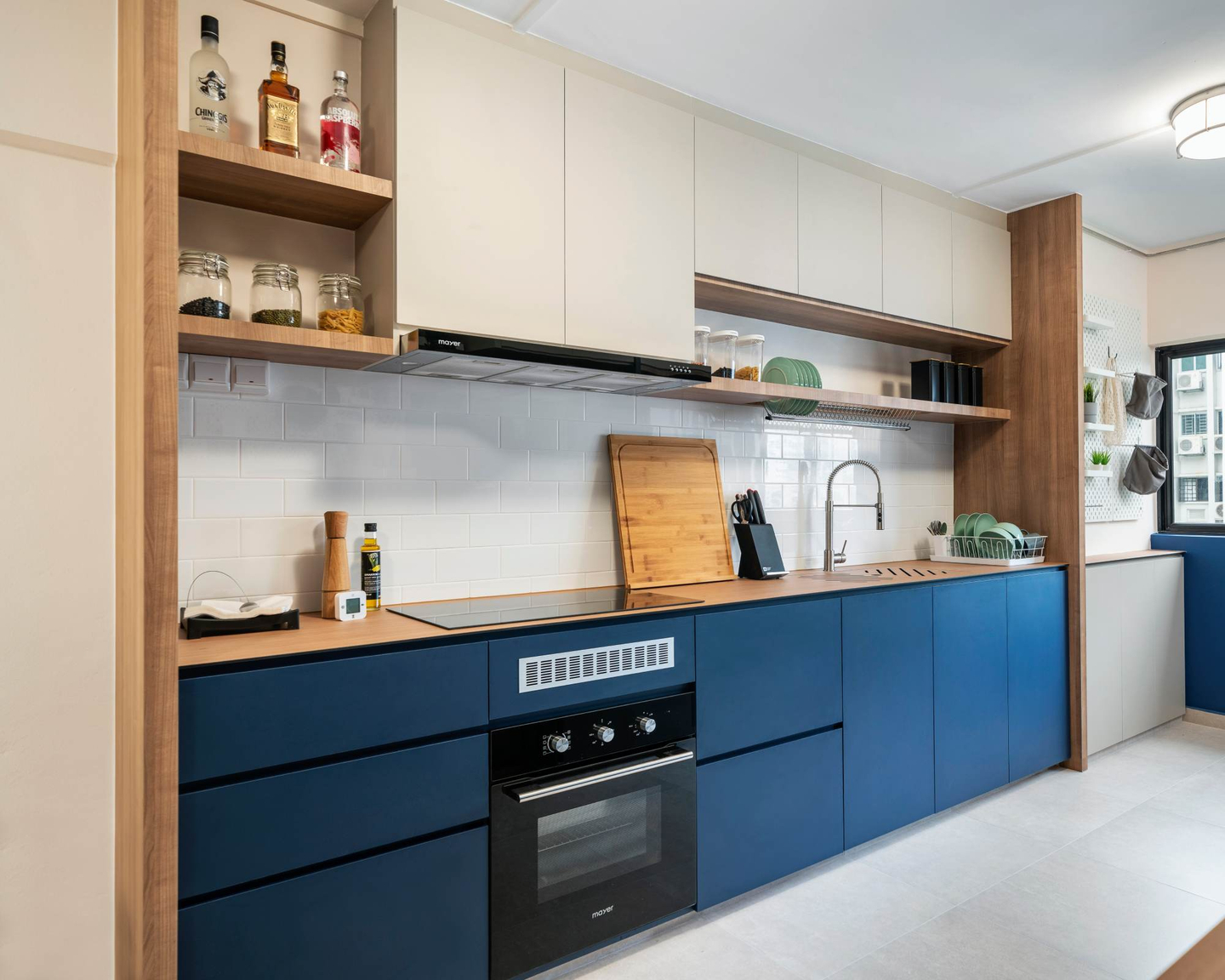 Low-Maintenance White Laminate Design With A Matte Finish - Livspace