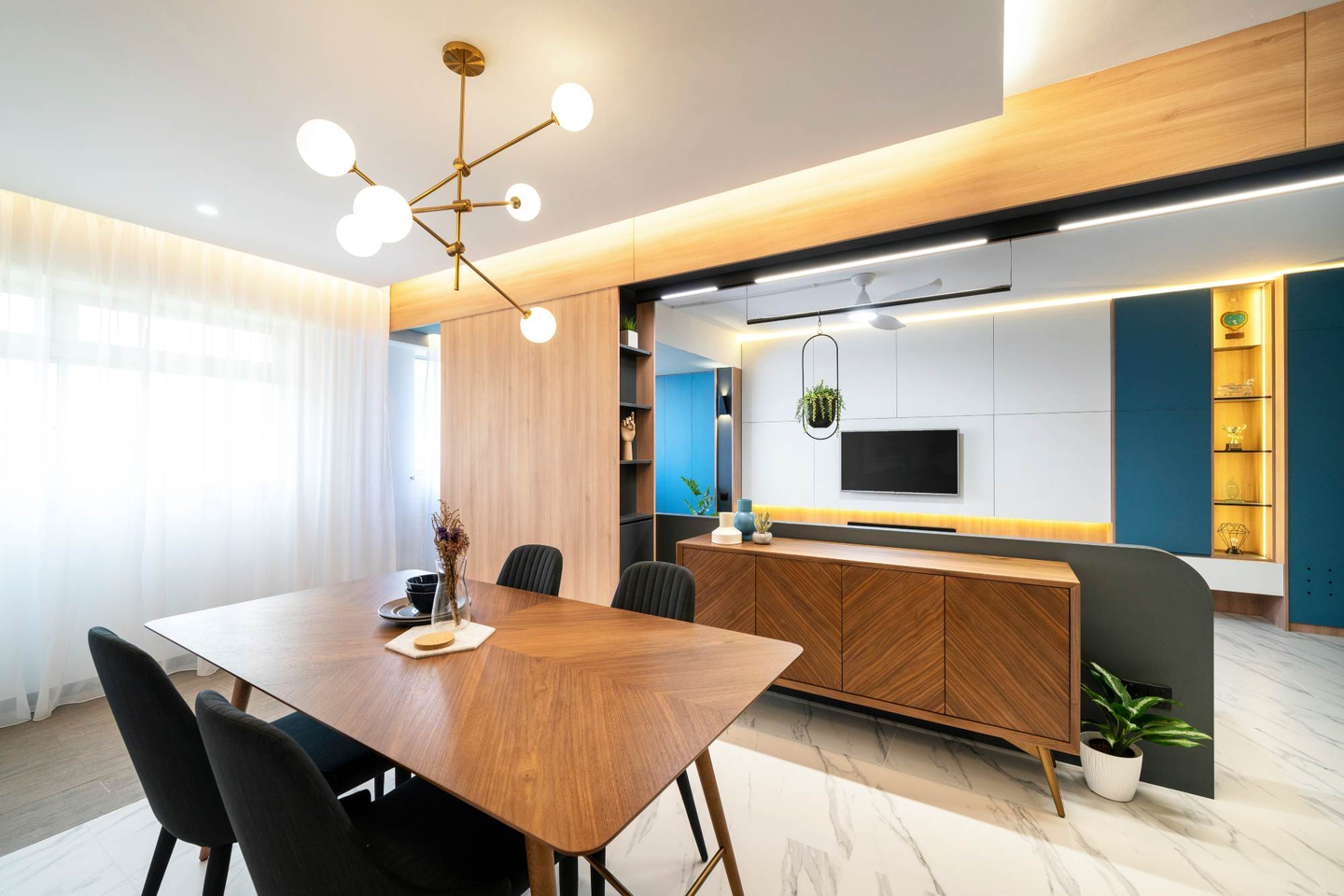 Smooth Wooden Laminate Design - Livspace