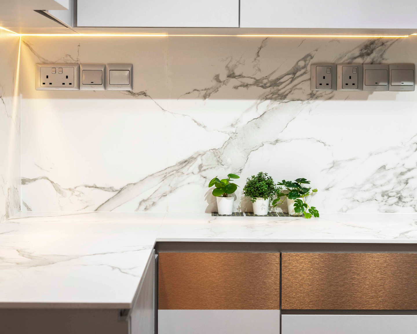 Modern Marble Kitchen Tiles Design With A Glossy Finish