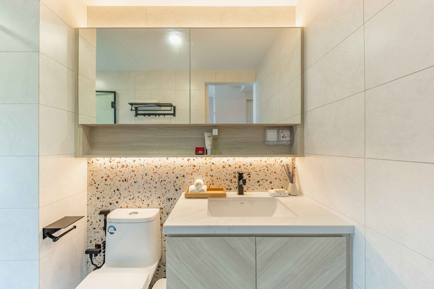 Porcelain Bathroom Wall Tiles Design With A Matte Finish Livspace