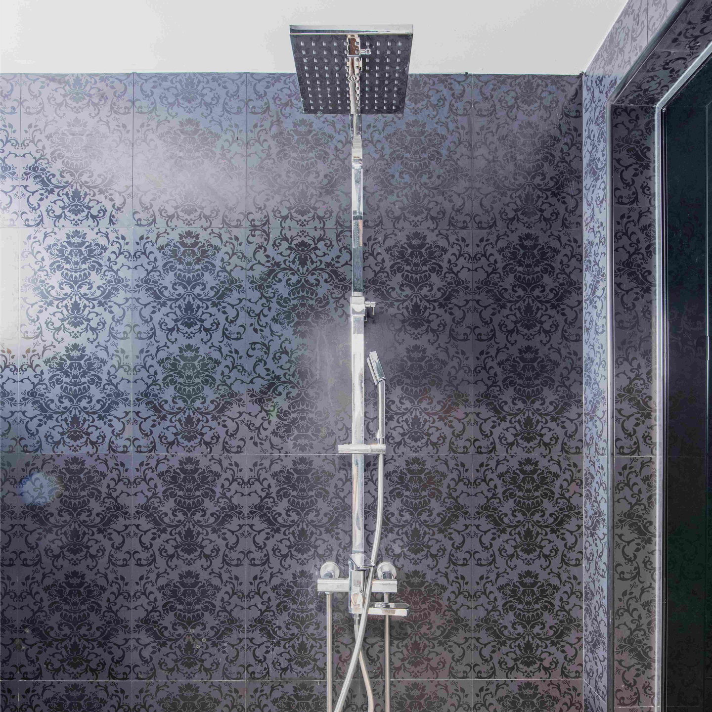 Mid-Century Modern Ceramic Bathroom Wall Tiles Design In Black