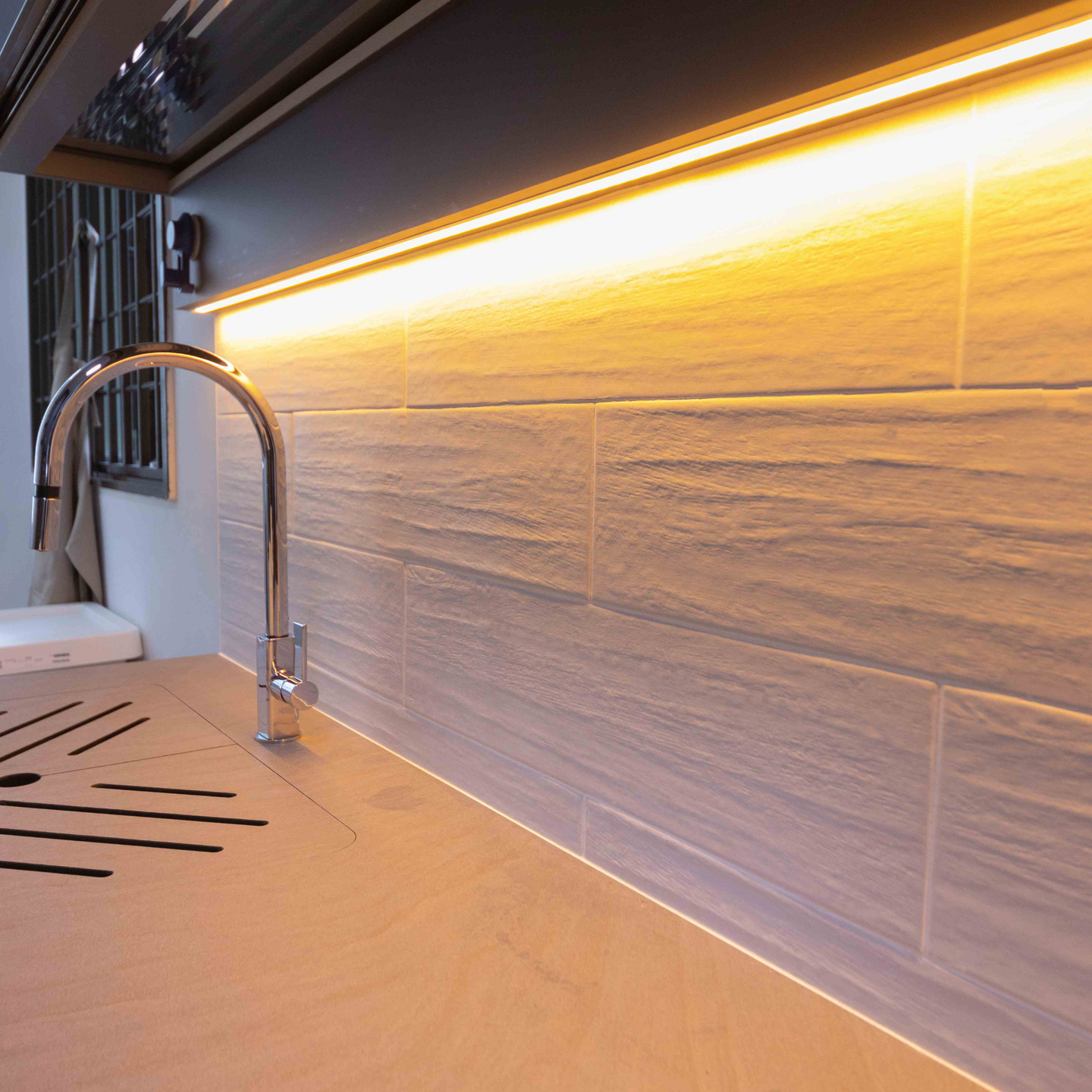 Wood Grain Tiles Design For Backsplash Livspace