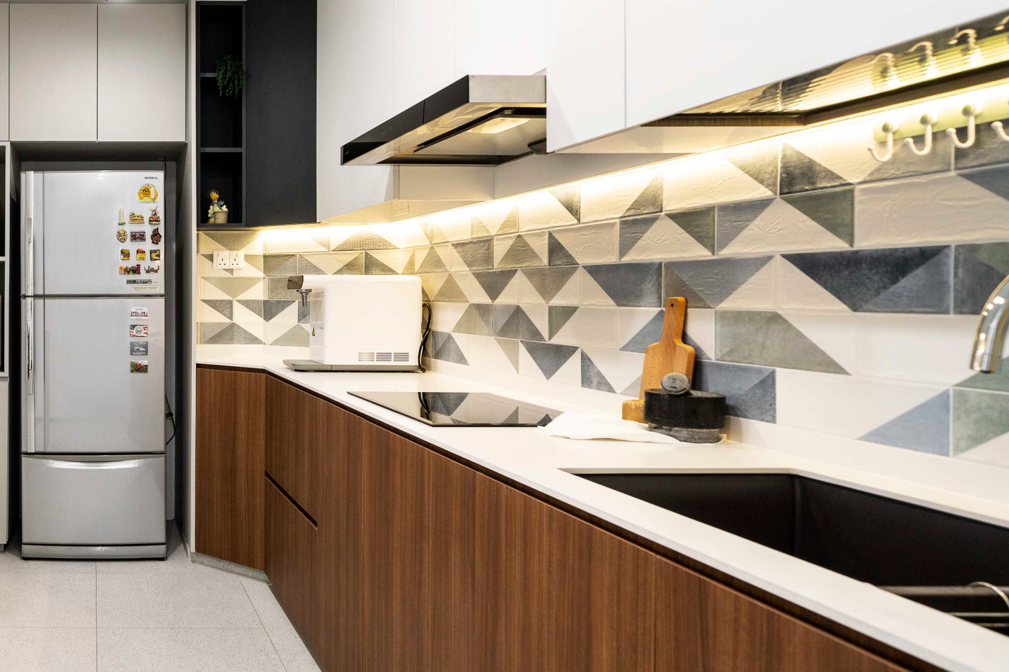 Modern Ceramic Multicoloured Kitchen Tiles Design