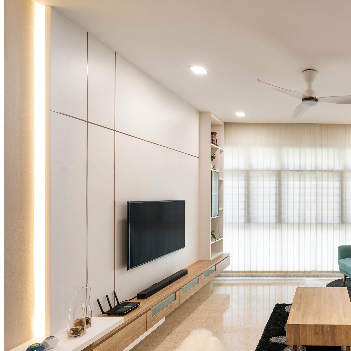 Modern White Wall Design With Panelling