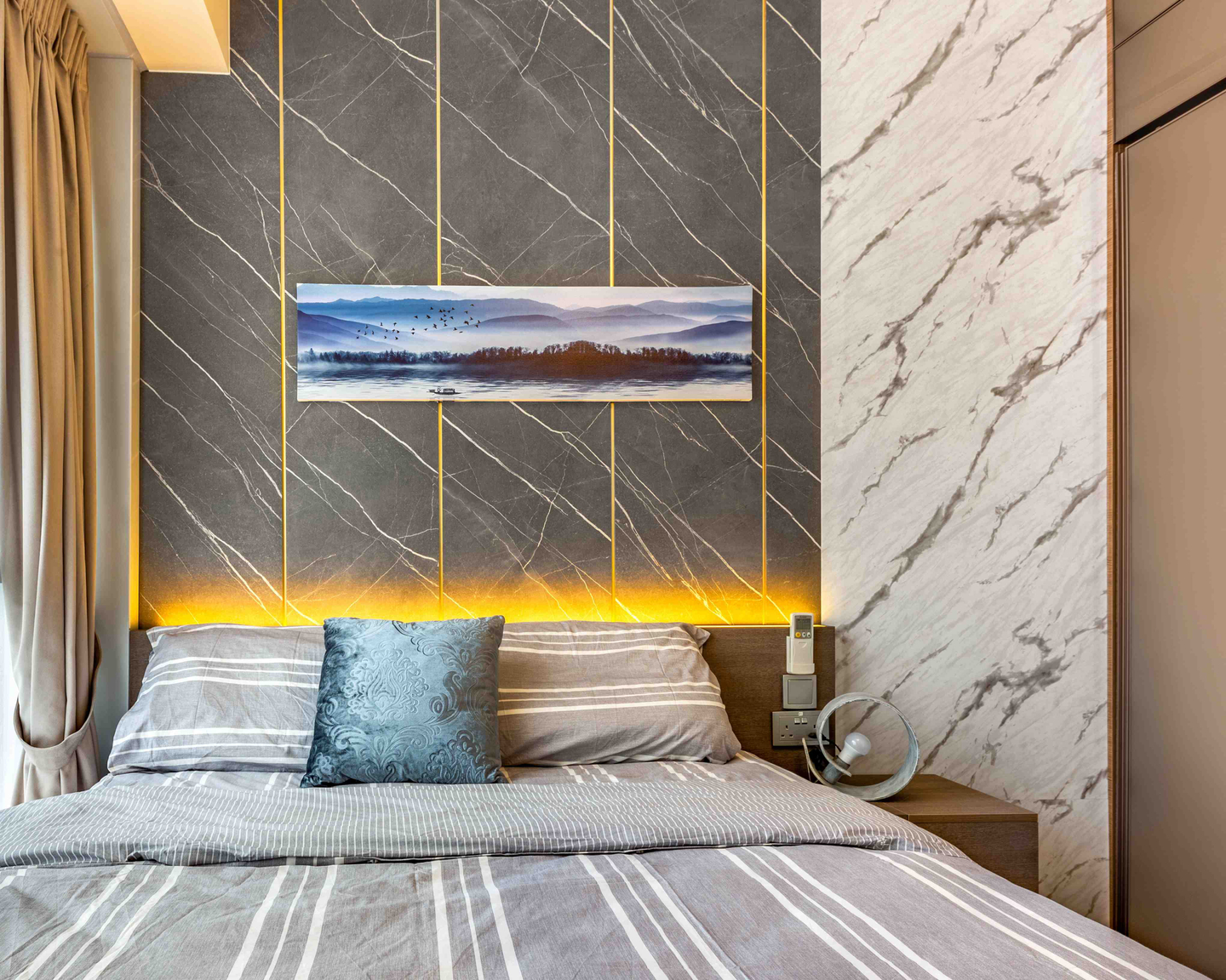 Contemporary Wall Design With Black Marble Panelling