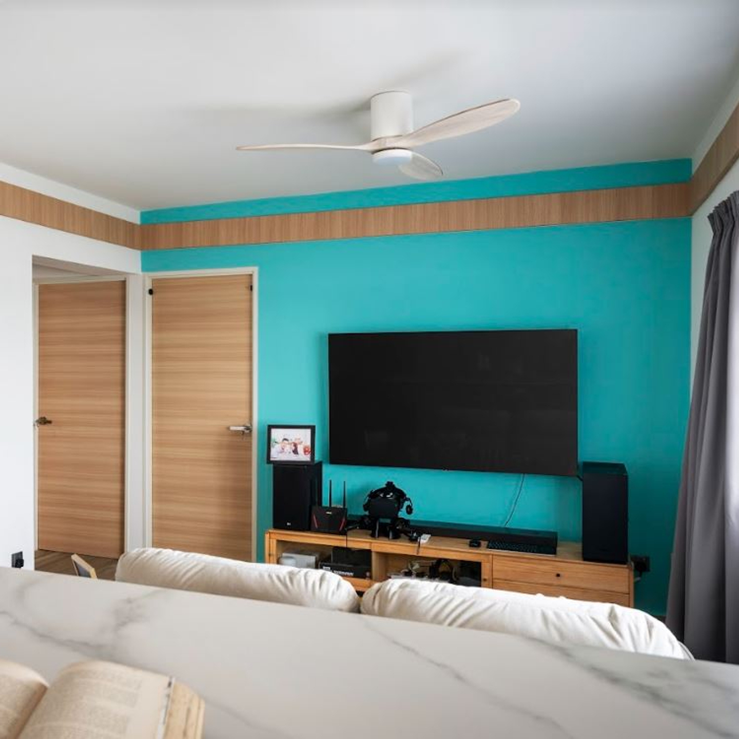 low-maintenance-wall-paint-for-contemporary-living-rooms-livspace