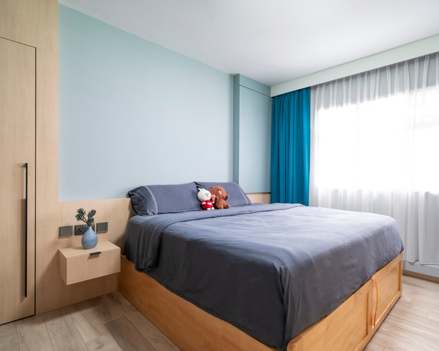light blue wall paint design