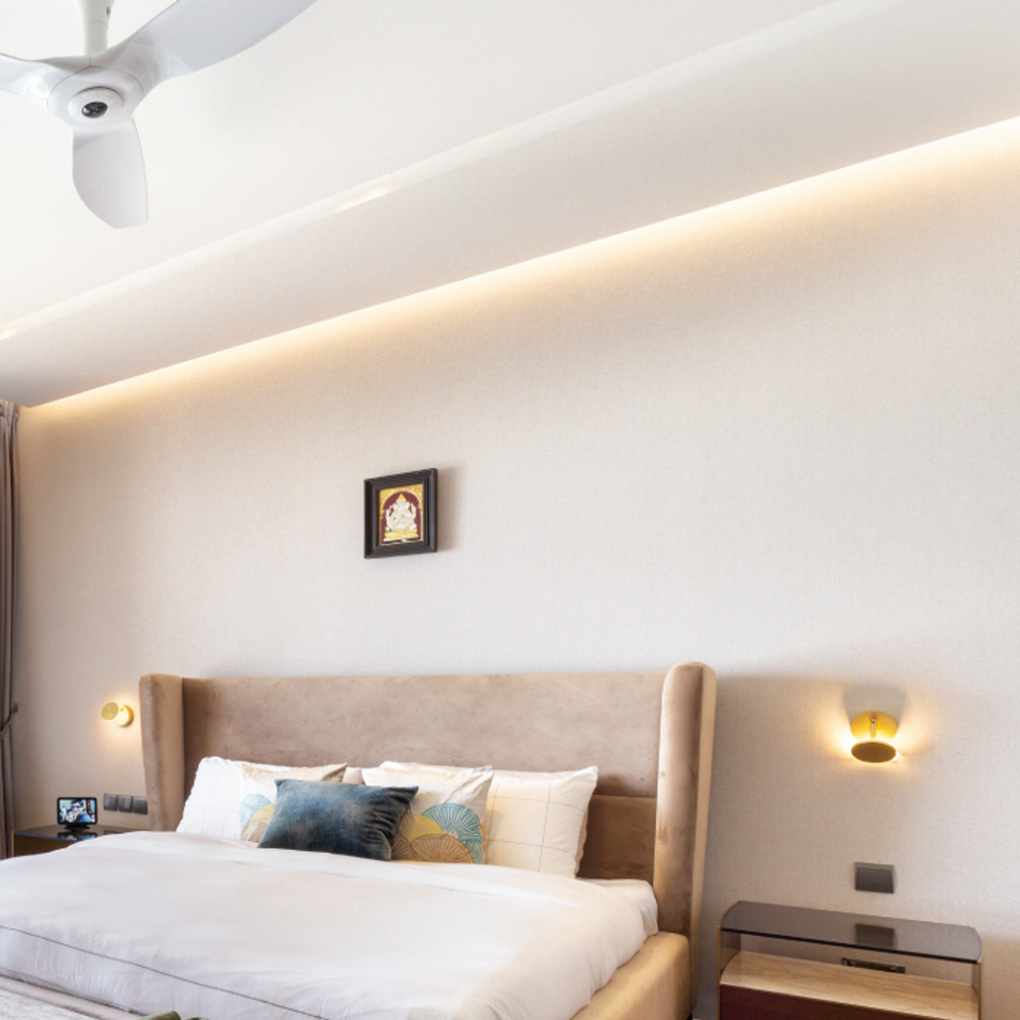Minimal Beige Wall Paint Design | Livspace