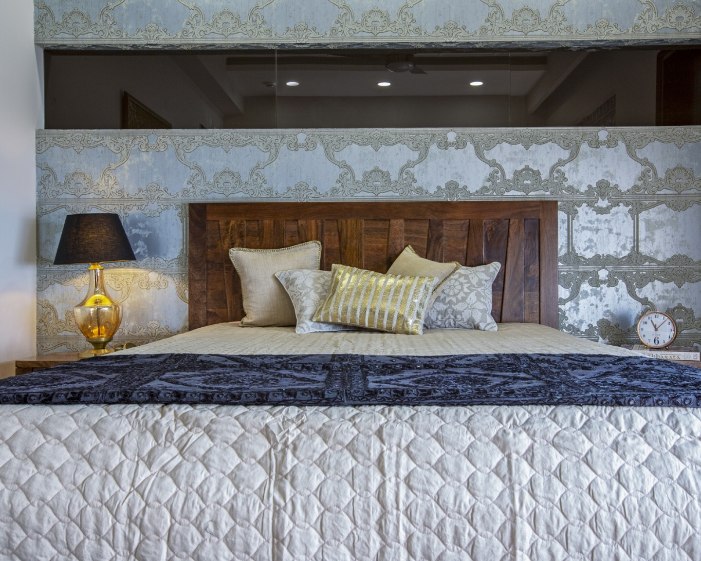 Bedroom Wallpaper With A Metallic Finish Livspace