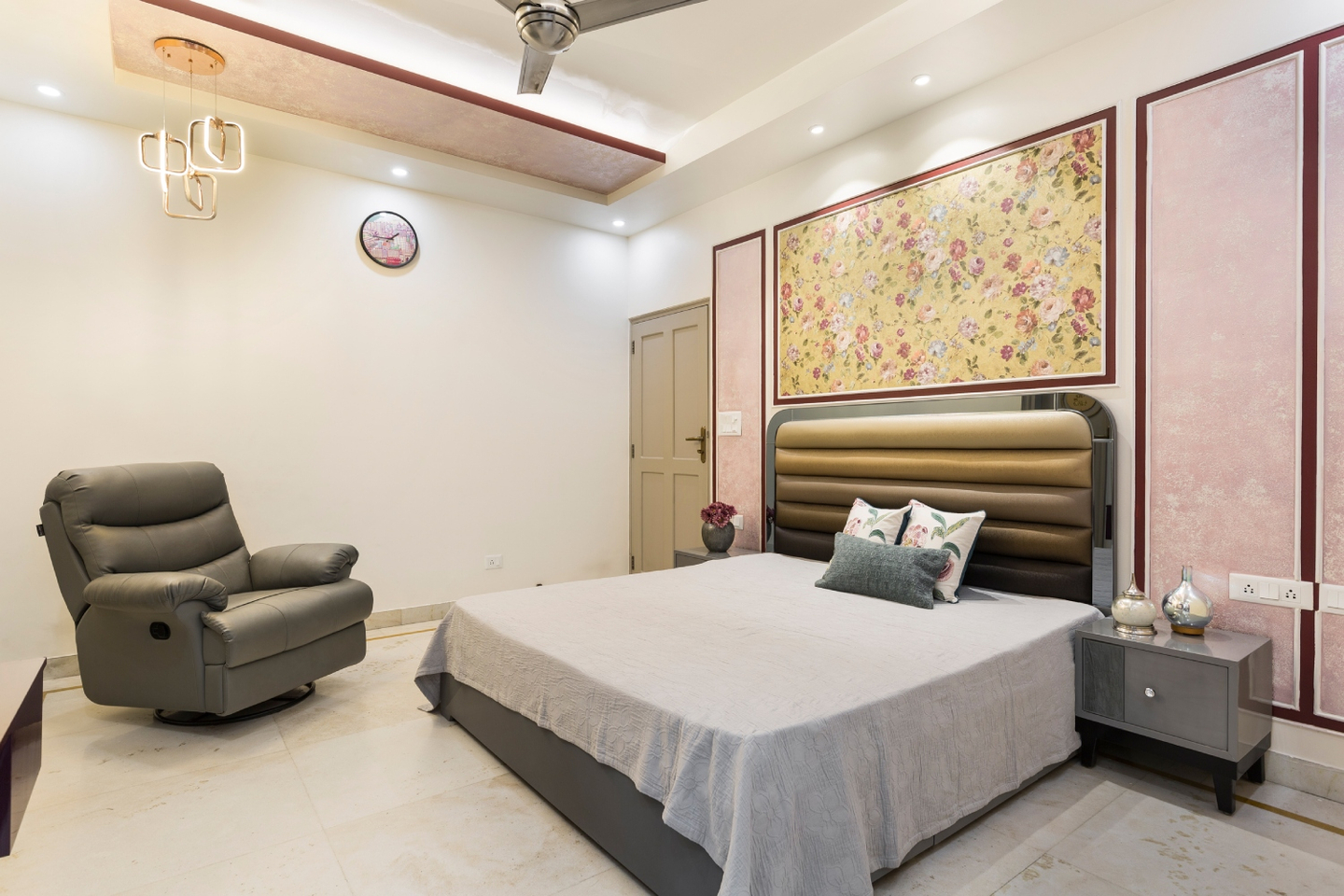 Single-Layered Bedroom Ceiling Design - Livspace