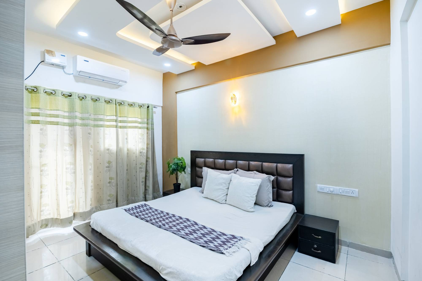 Guest Room With False Ceiling - Livspace