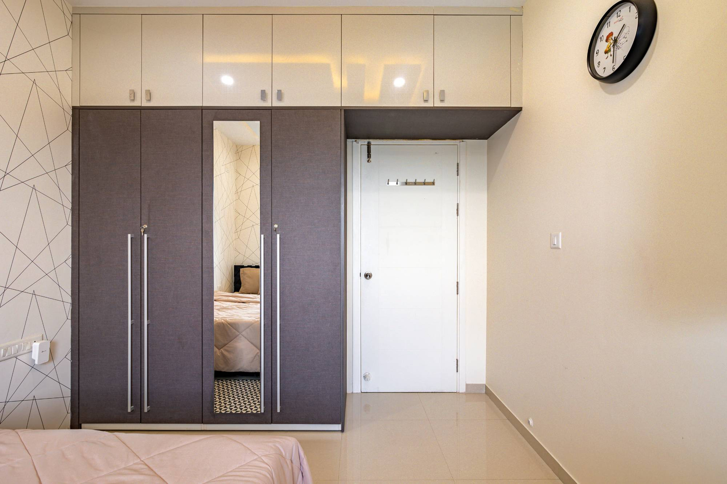Modern Guest Room Design With Beige Geometric Wallpaper