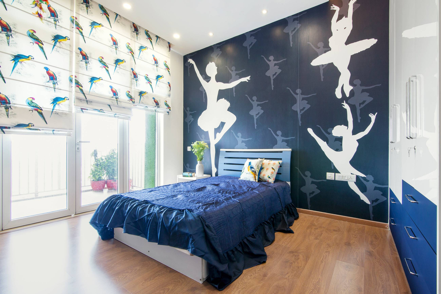 Kids' Room With Dark Blue And White Wallpaper And Bedding - Livspace