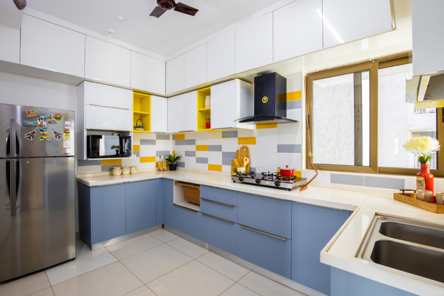 Modern U-Shaped Kitchen Design With Vitrified Backsplash Tiles