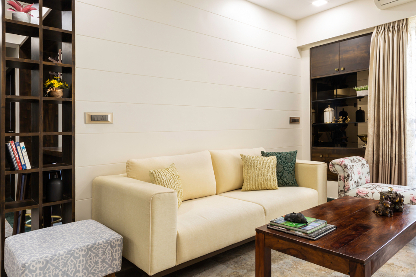 Contemporary Living Room Design With Wall Paneling And Grooves