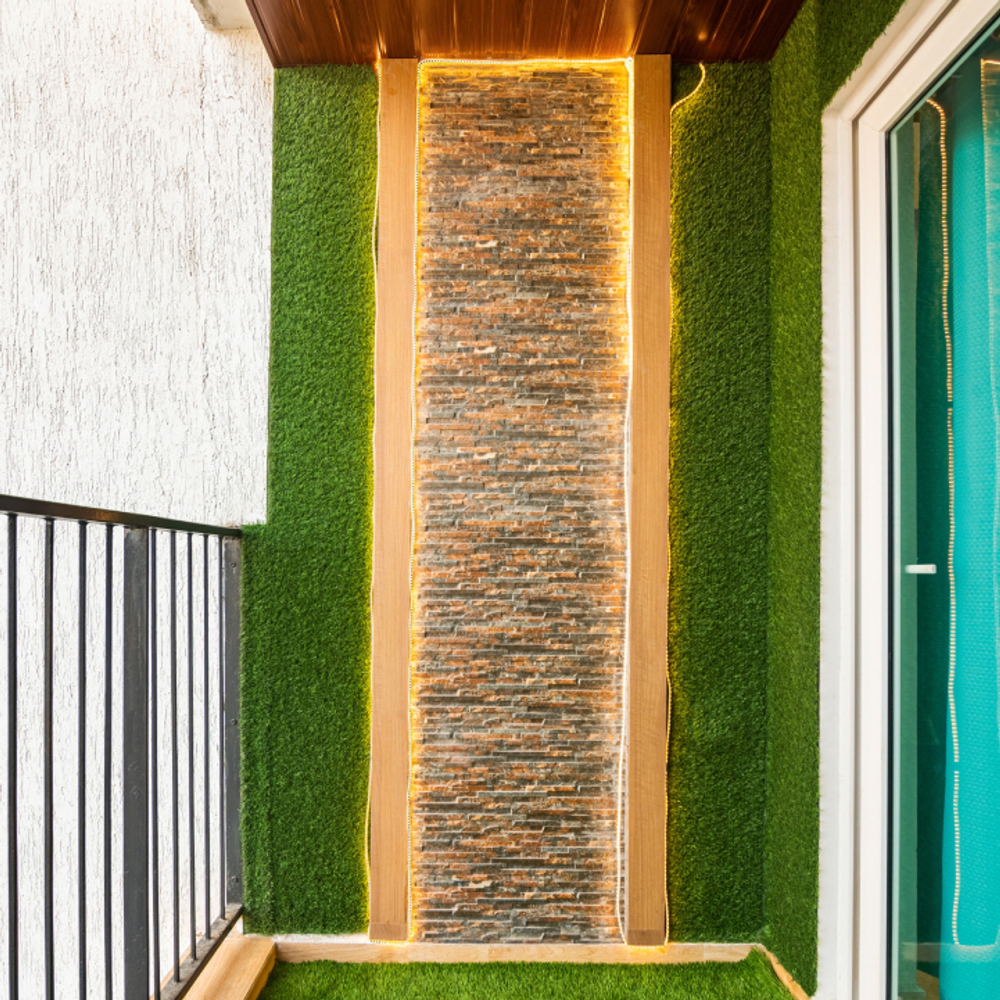 Balcony Design With Turf Grass And A Wooden Ceiling - Livspace