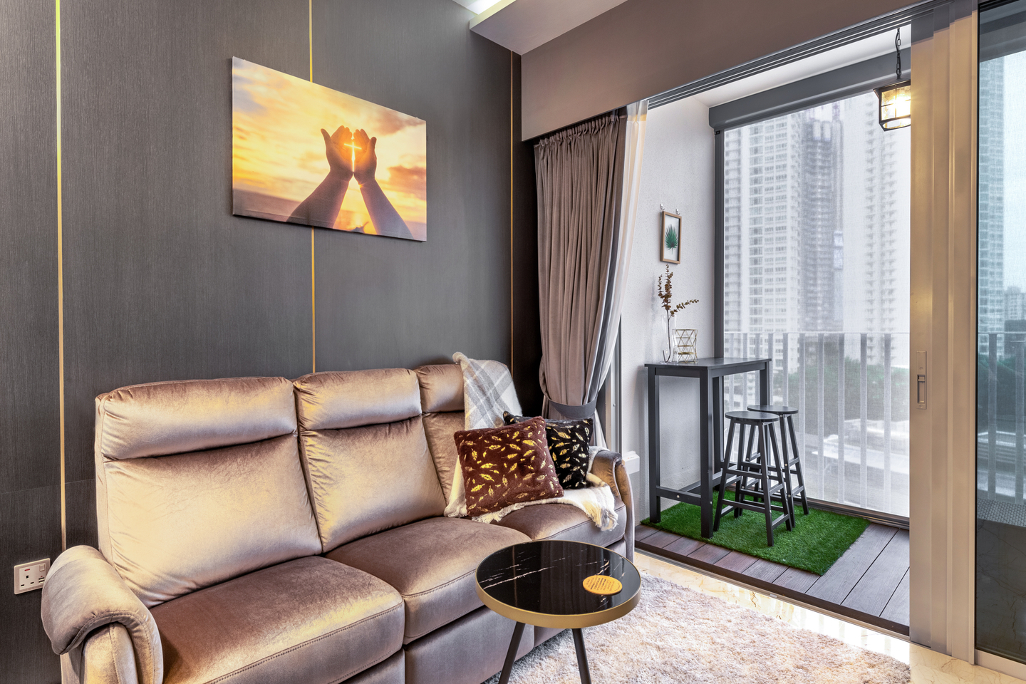 Compact Contemporary Style Living Room
