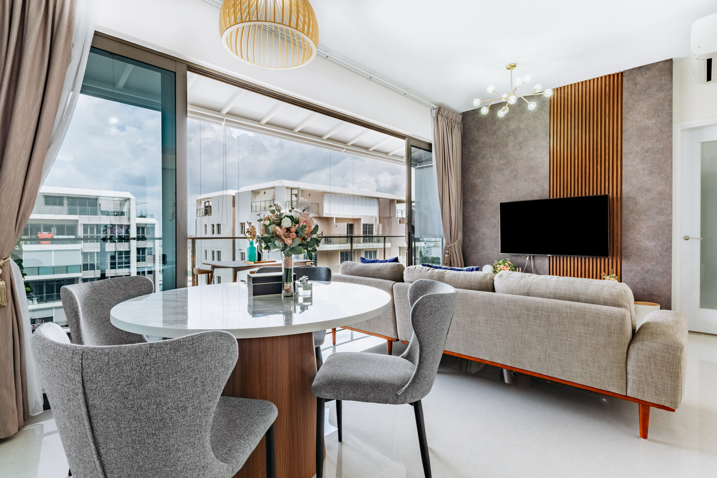 Spacious Modern Style Living Room
