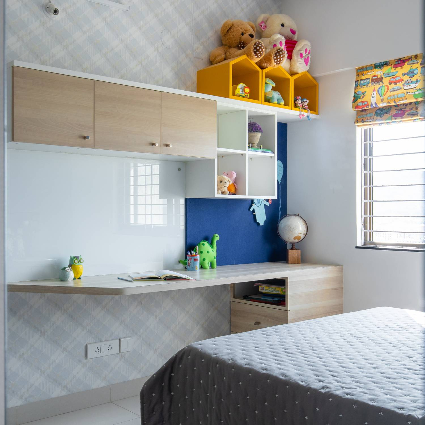 Spacious Study Room Design With Light Wooden Table Livspace