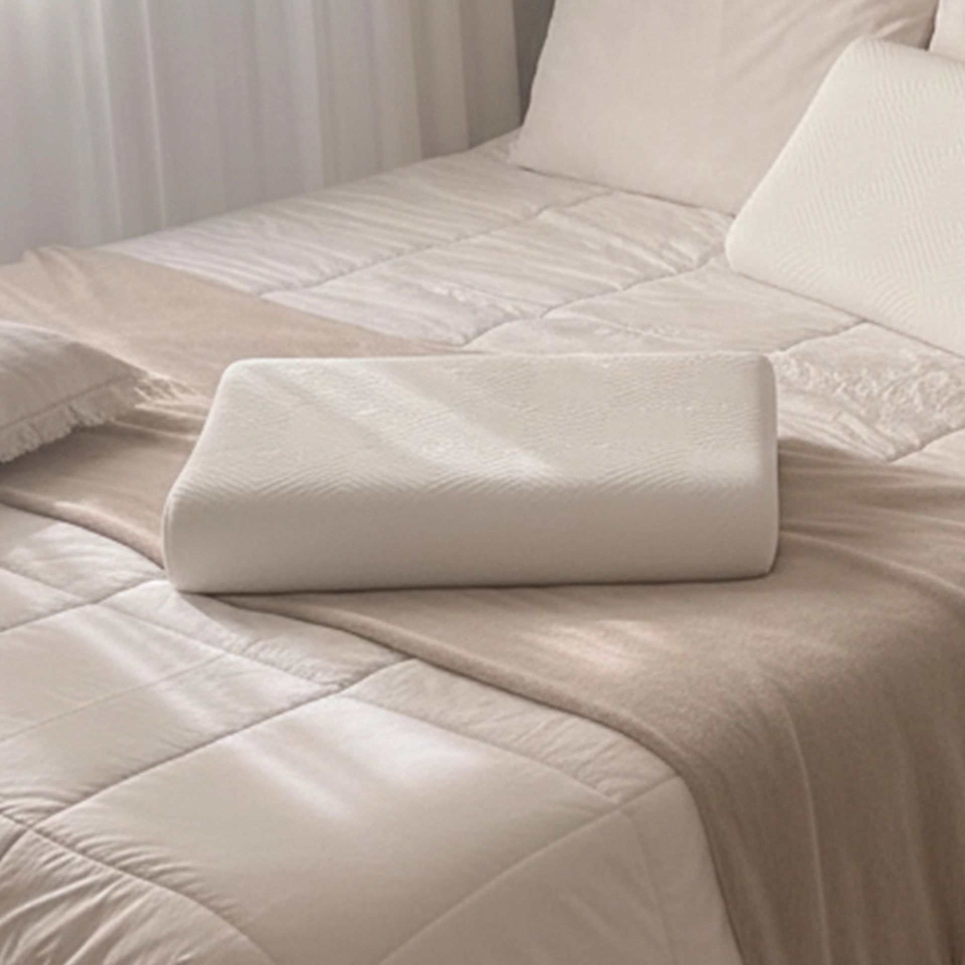 Solid White Memory Foam Pillow with Aloe Vera treated Fabric Cover | Aloe Contour