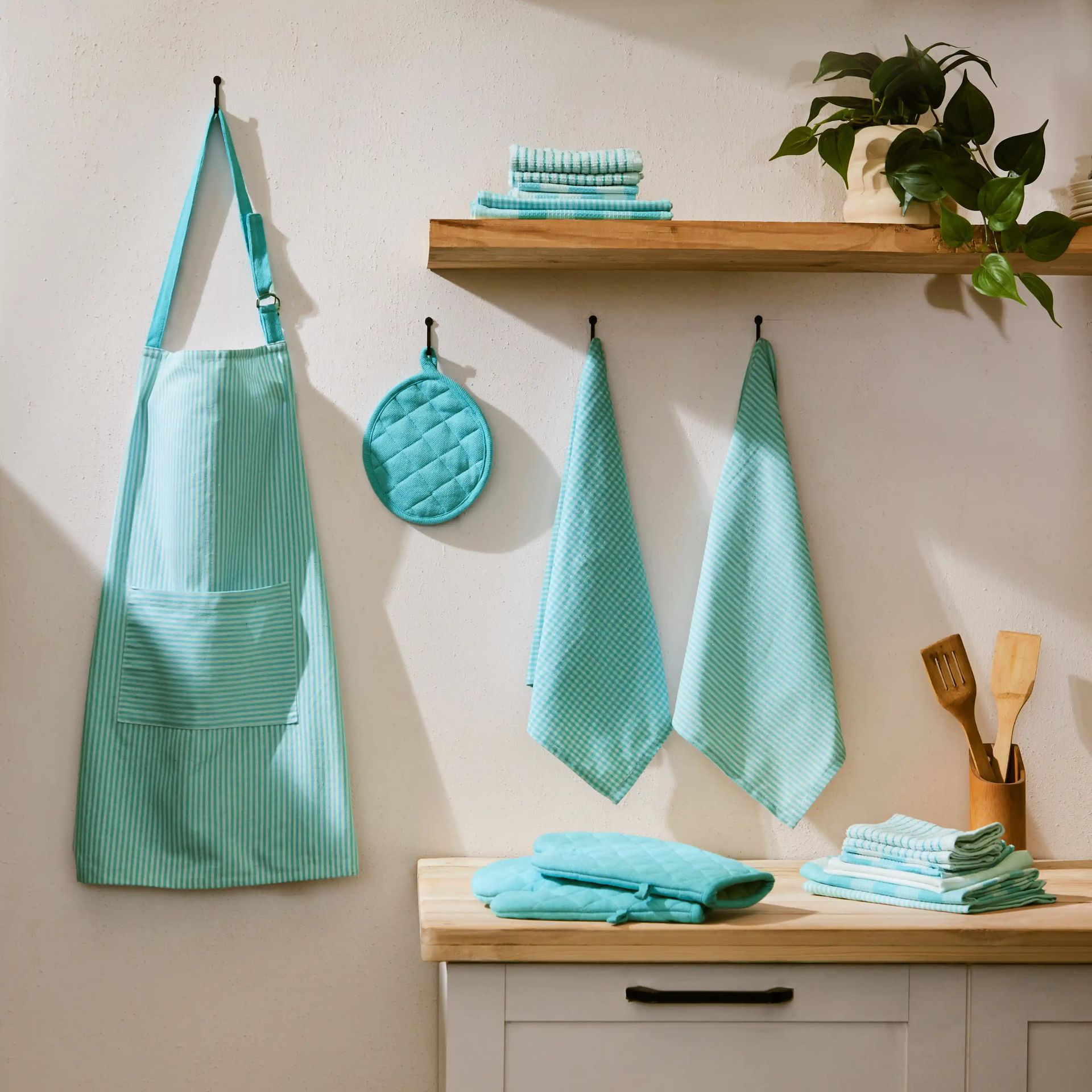 Solid Dyed Cotton Polyester blend Blue Sky 20 Piece Kitchen Linen Set | Nonna's Home