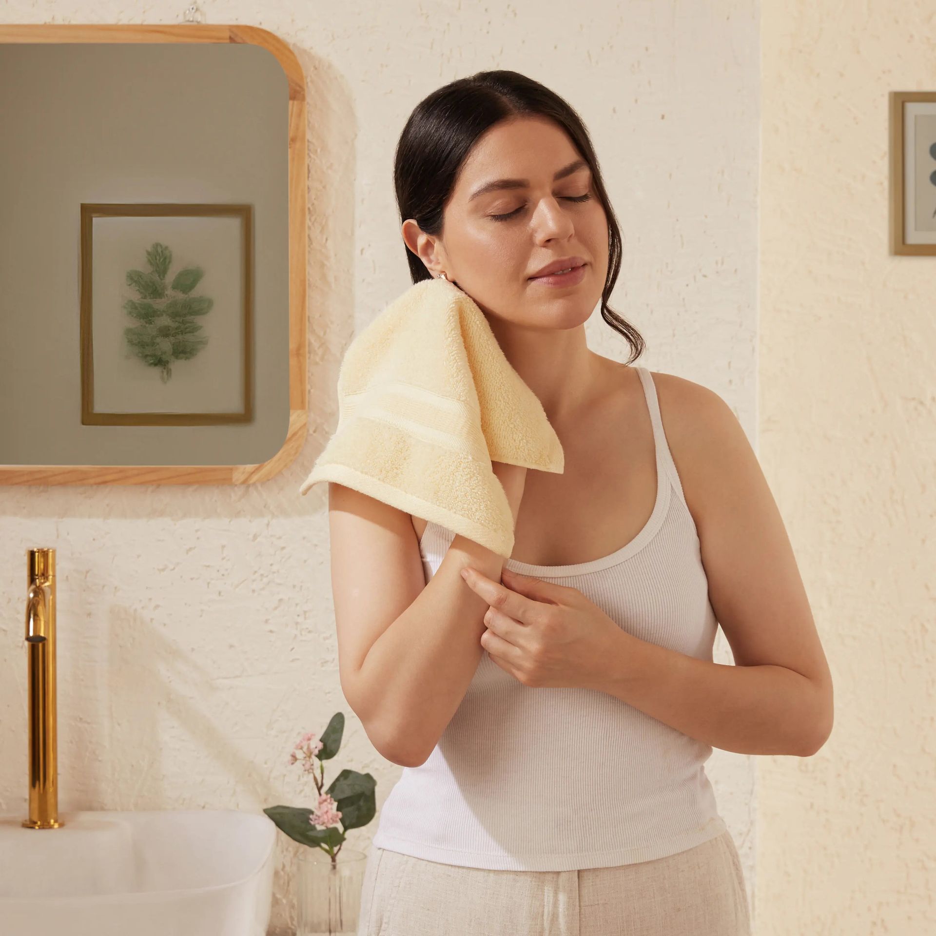 Solid Dyed 550 GSM 100% Cotton Buttercream Face Towel | Pelushe