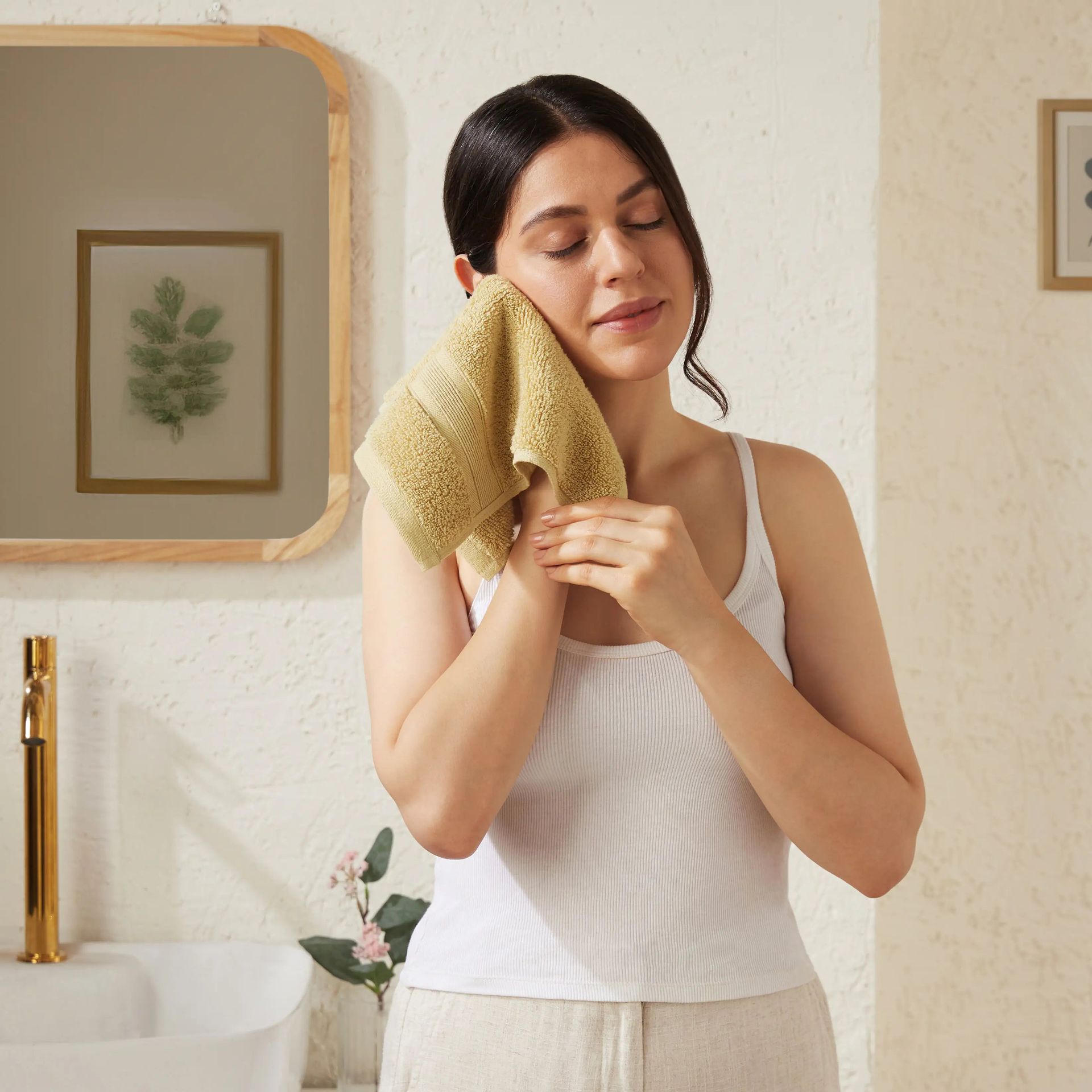 Solid Dyed 550 GSM 100% Cotton Beige Face Towel | Pelushe