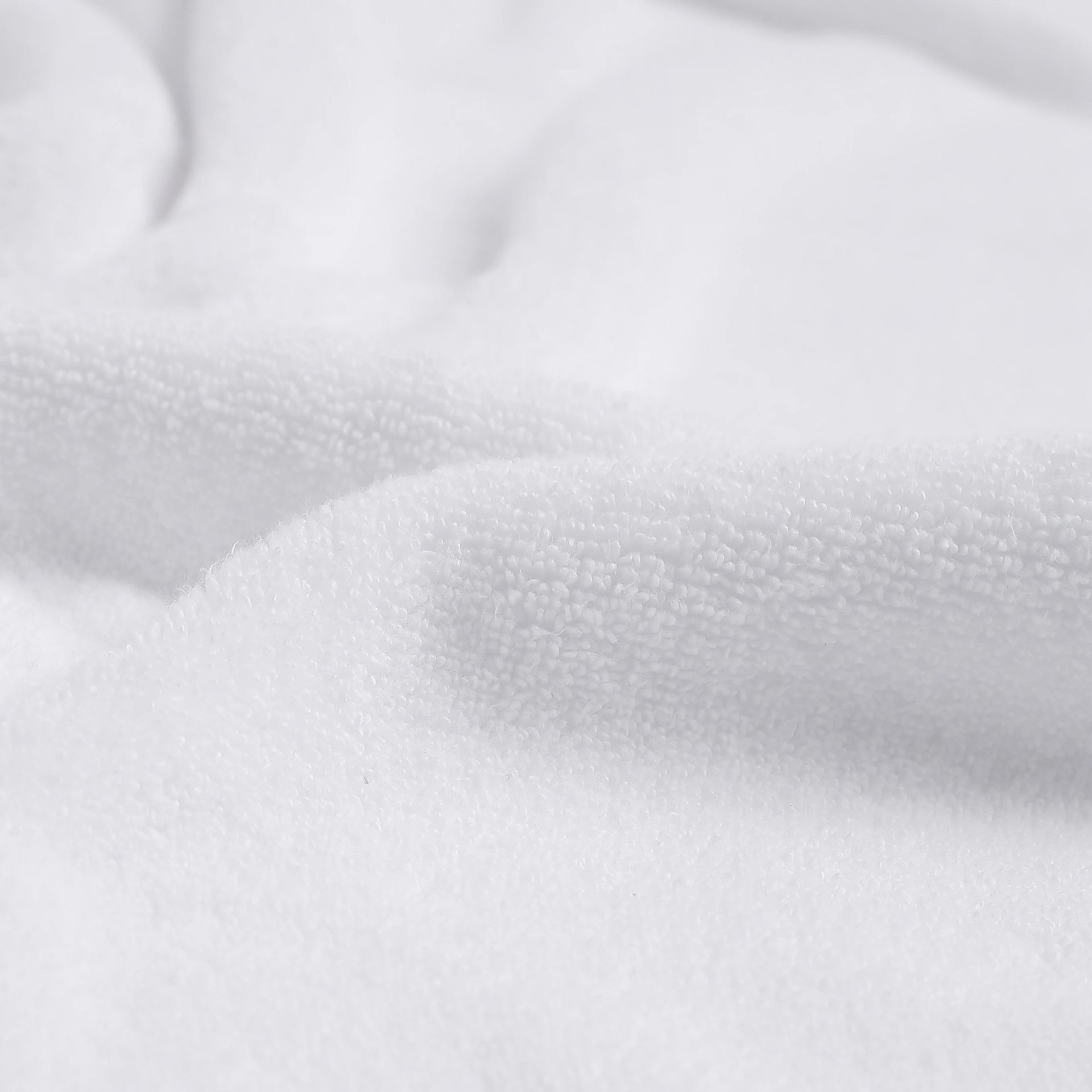Solid Dyed 550 GSM 100% Cotton Optical White Bath Towel | Pelushe