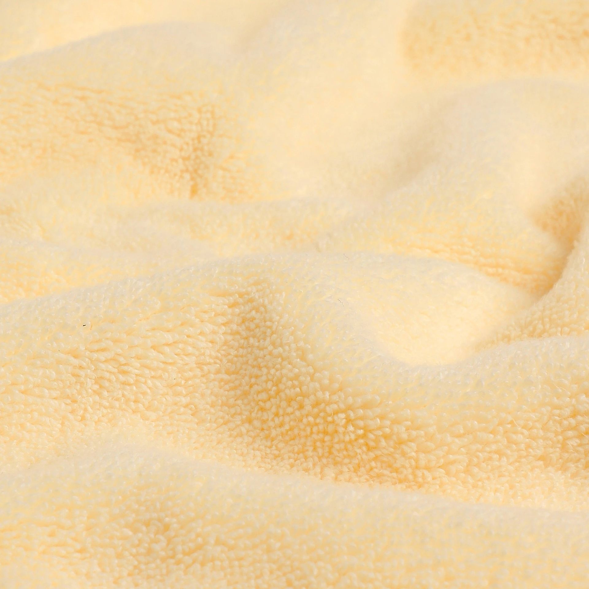Solid Dyed 550 GSM 100% Cotton Buttercream Bath Towel | Pelushe