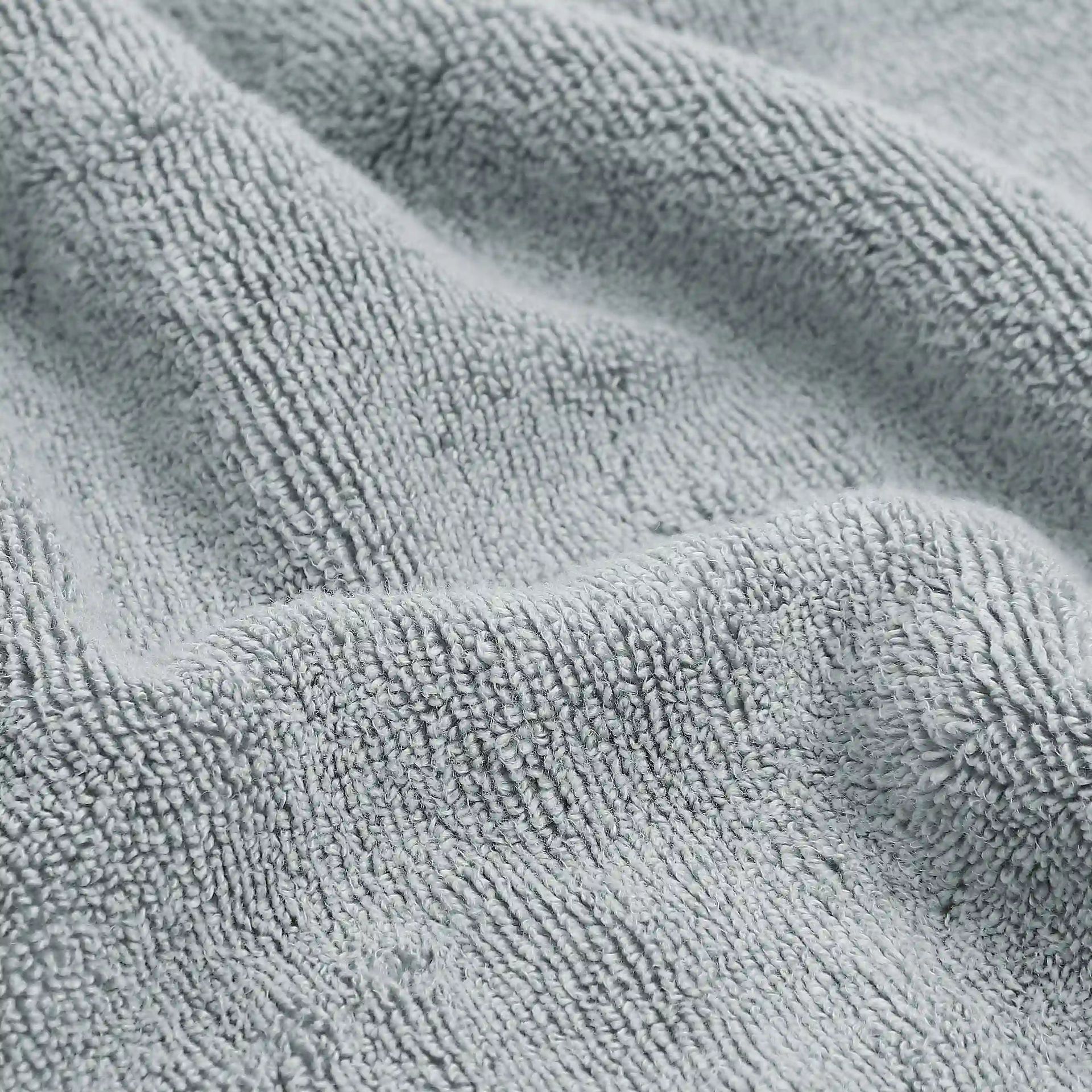 Solid Dyed 550 GSM 100% Cotton Graphite Bath Towel | Pelushe