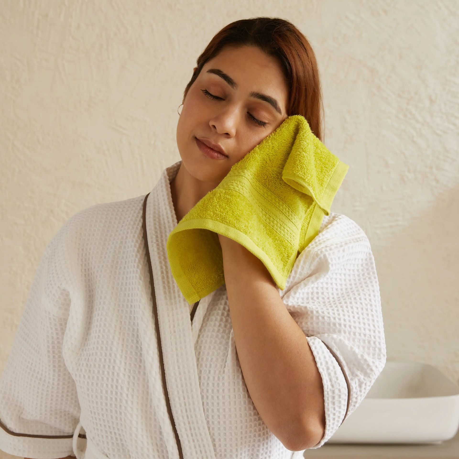 Solid Dyed 475 GSM 100% Cotton Apple Green Face Towel | Paleto