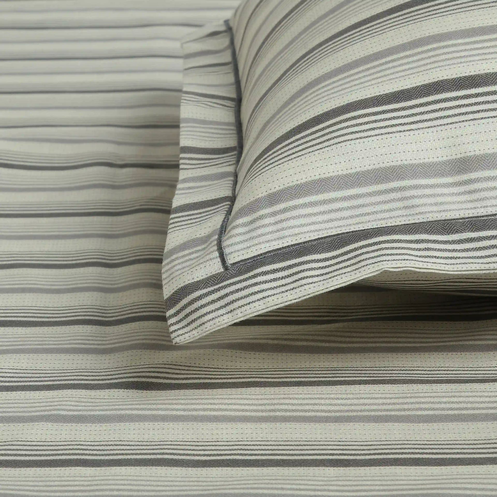 Geometric 200 TC Cotton Black & White King Fitted Sheet Set | Threadscapes
