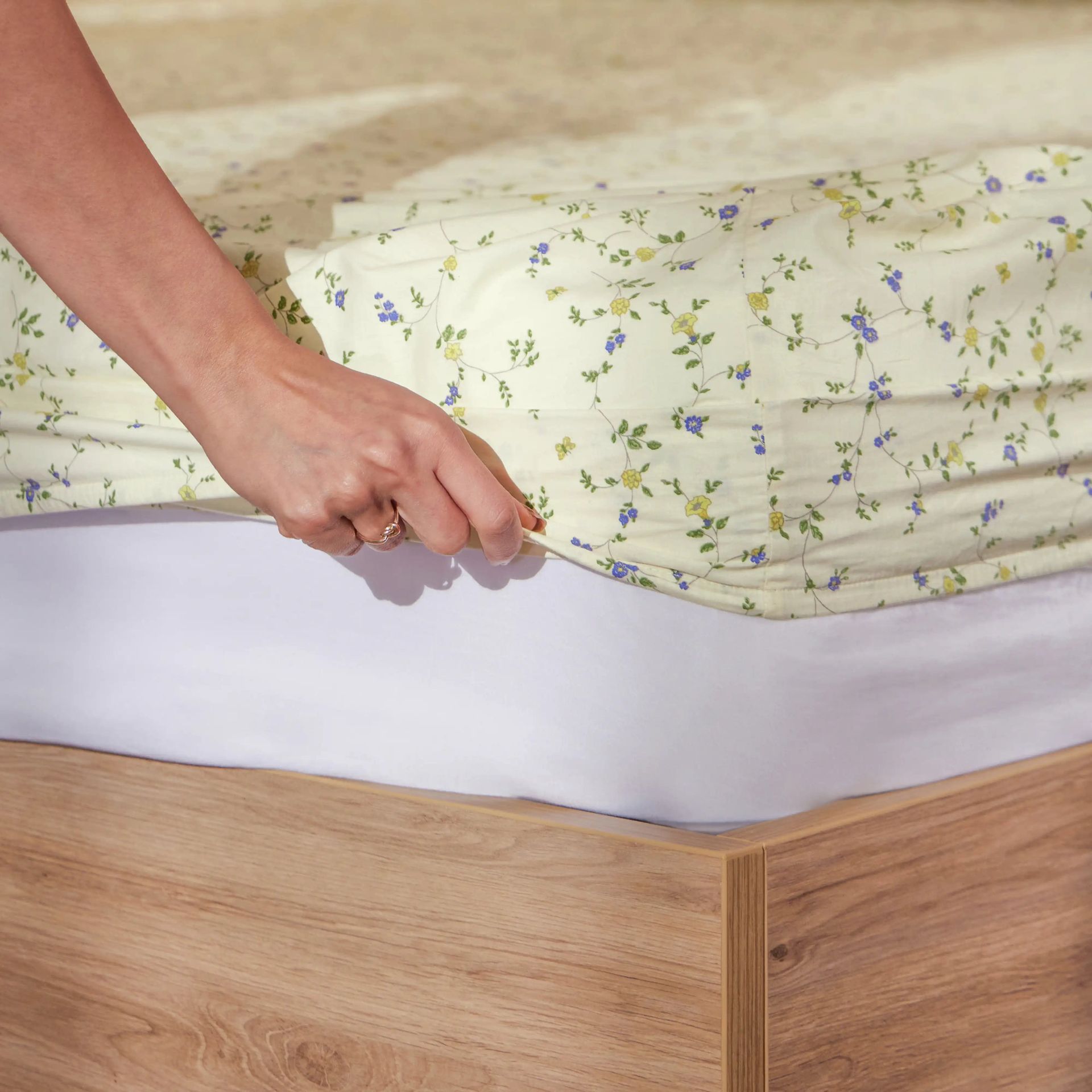 Floral 200 TC 100% Cotton Cream Bloom King Fitted Sheet Set | Bloomshire Luxe
