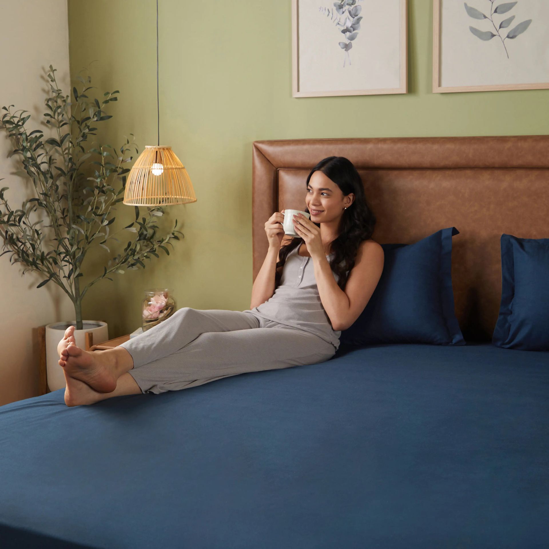 Solid Dyed 144 TC 100% Cotton Navy Queen Fitted Sheet Set | Paleto