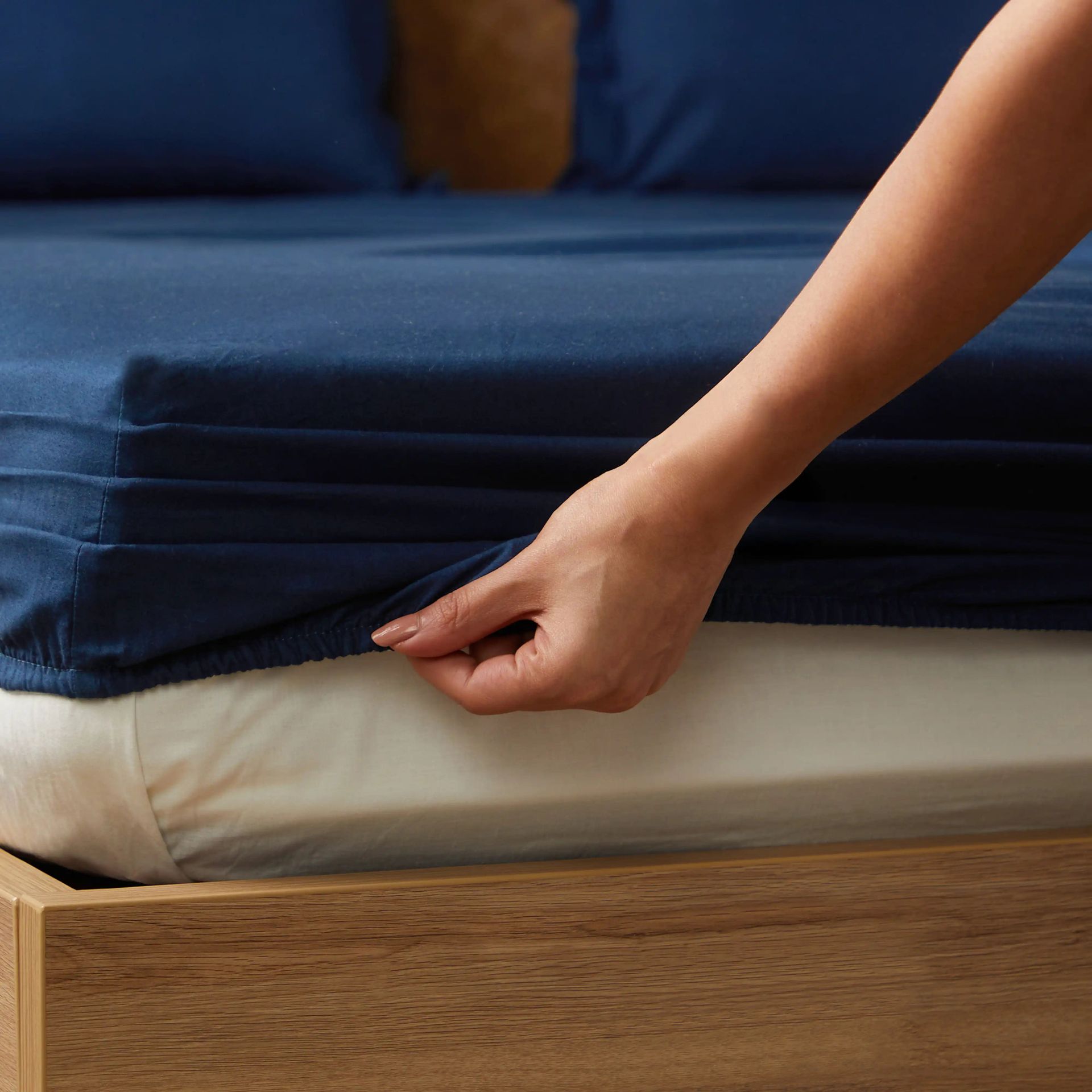 Solid Dyed 144 TC 100% Cotton Navy Queen Fitted Sheet Set | Paleto