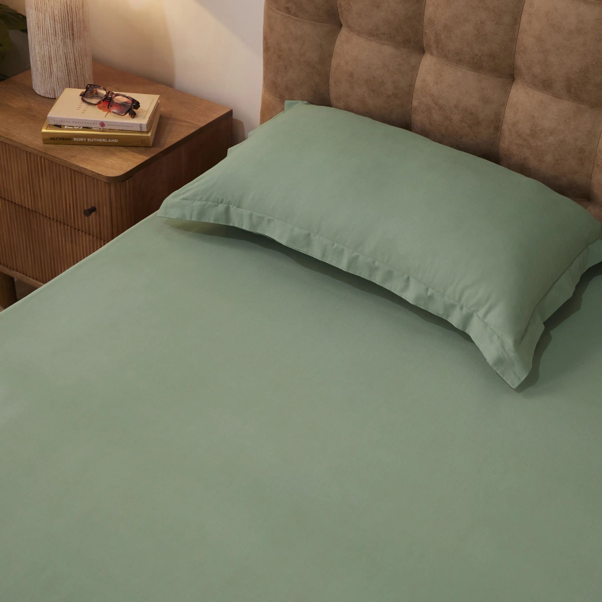 Solid Dyed 144 TC 100% Cotton Green Sage Single Bedsheet Set | Paleto