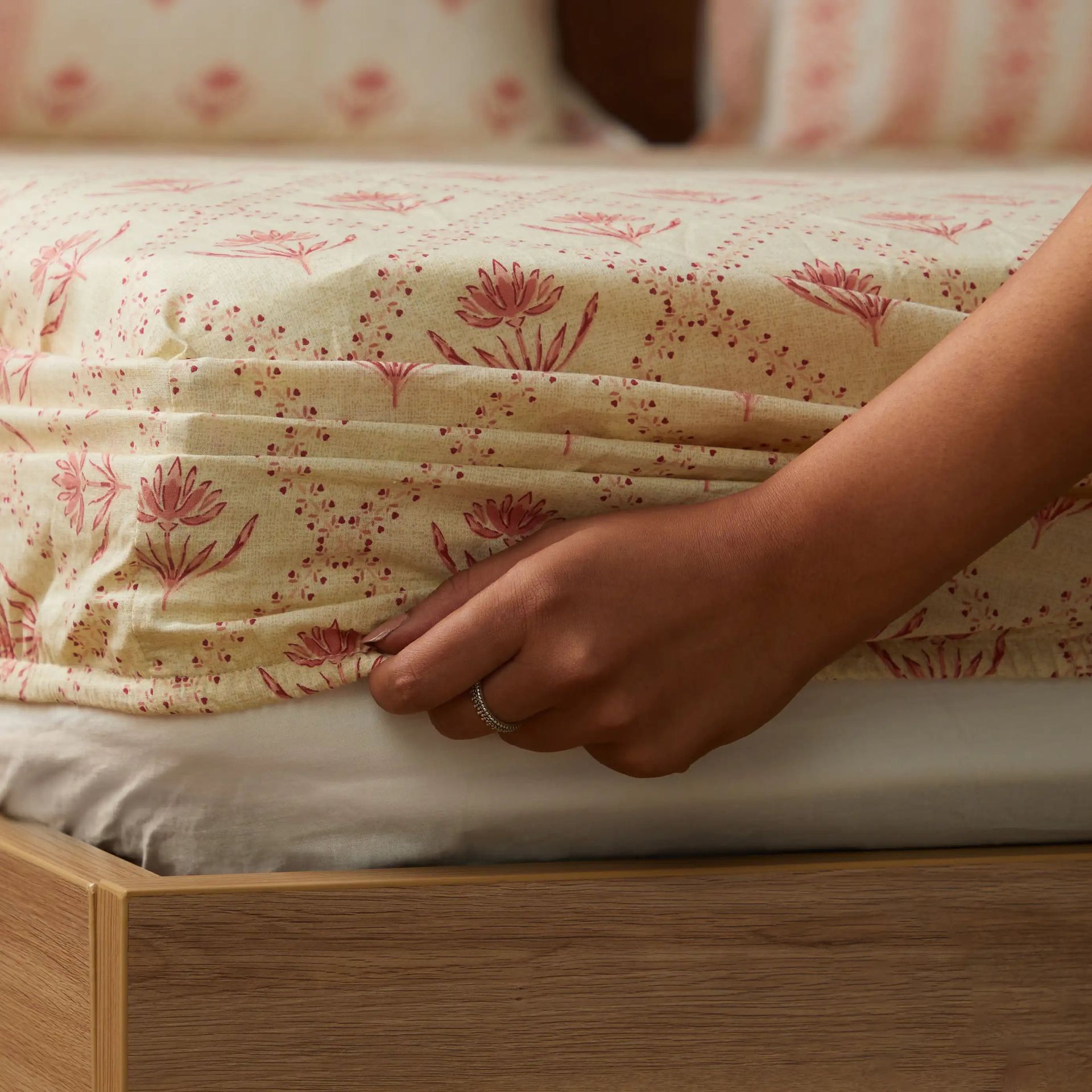 Indian Heritage 144 TC 100% Cotton Red Queen Fitted Sheet Set | Chippa Lane