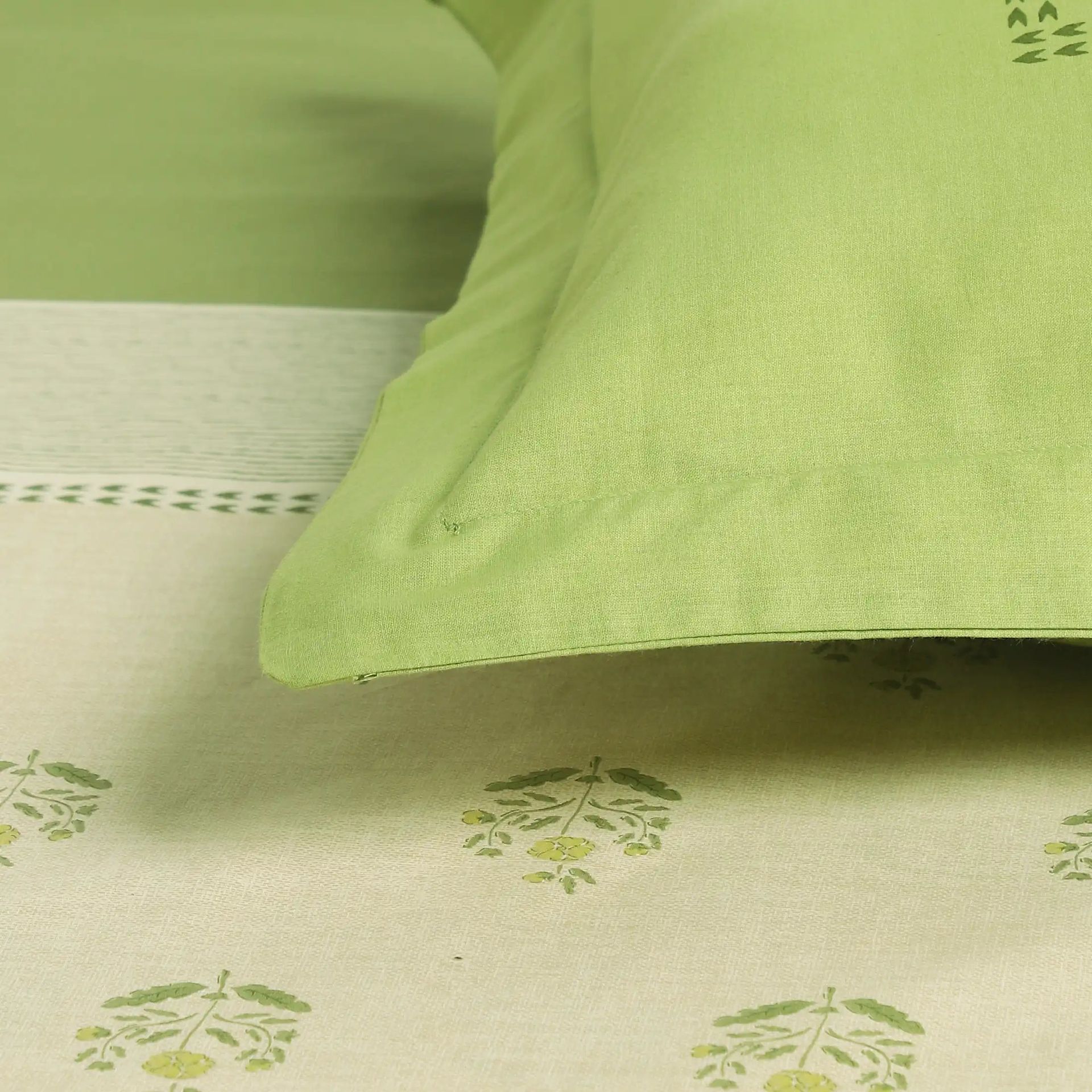 Indian Heritage 144 TC 100% Cotton Indian Moss Single Bedsheet Set | Chippa Lane