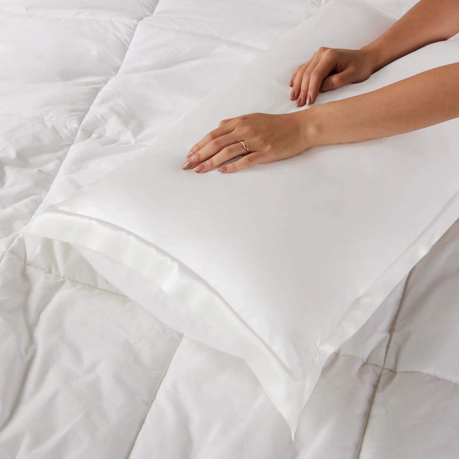 Solid Dyed 100% Mulberry Silk White Double Silk Pillow Cover | Lisseto