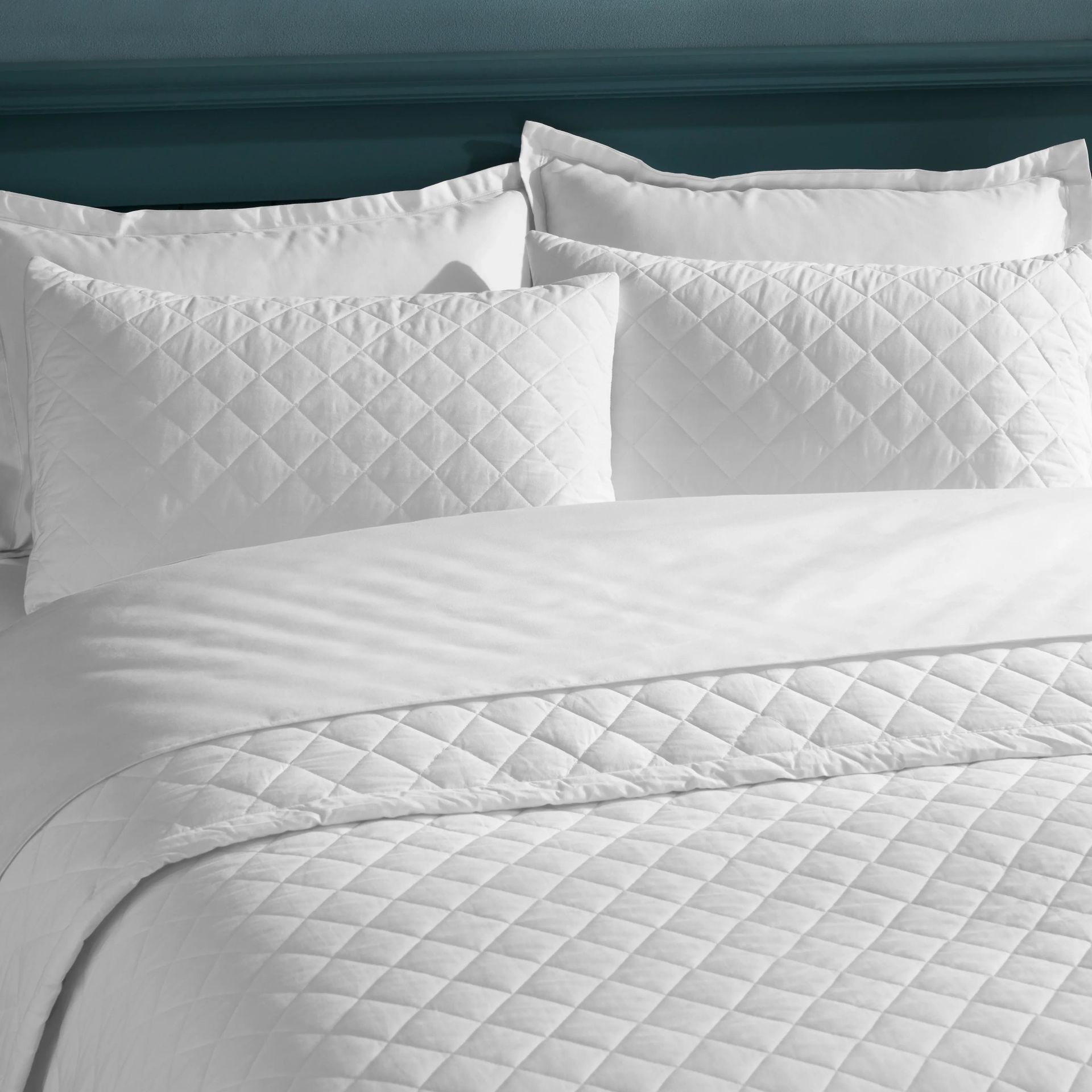 Diamond Quilted Solid 200 TC 100% Cotton Percale Optical White King Bed Cover Set | Nuvola