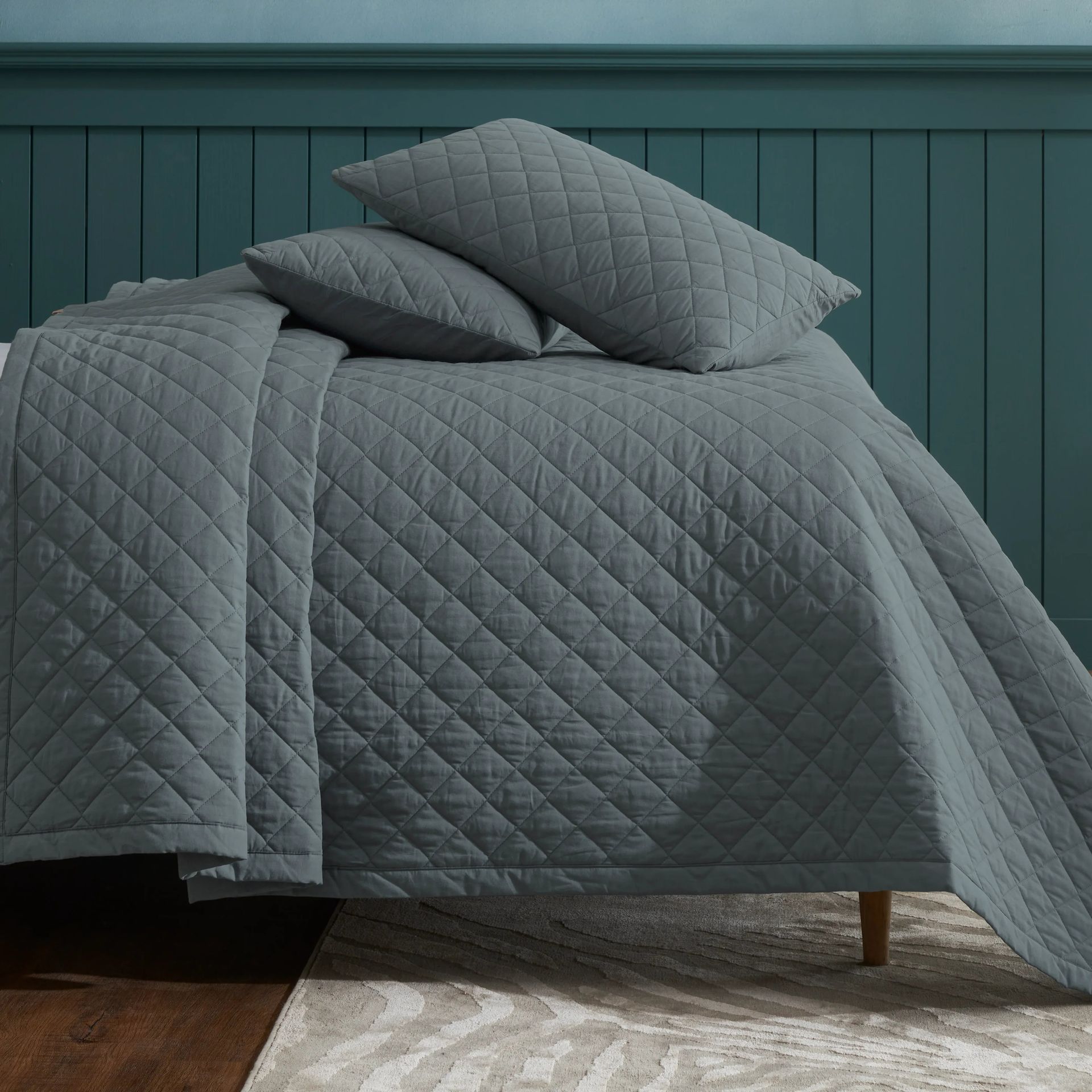 Diamond Quilted Solid 200 TC 100% Cotton Percale Charcoal King Bed Cover Set | Nuvola