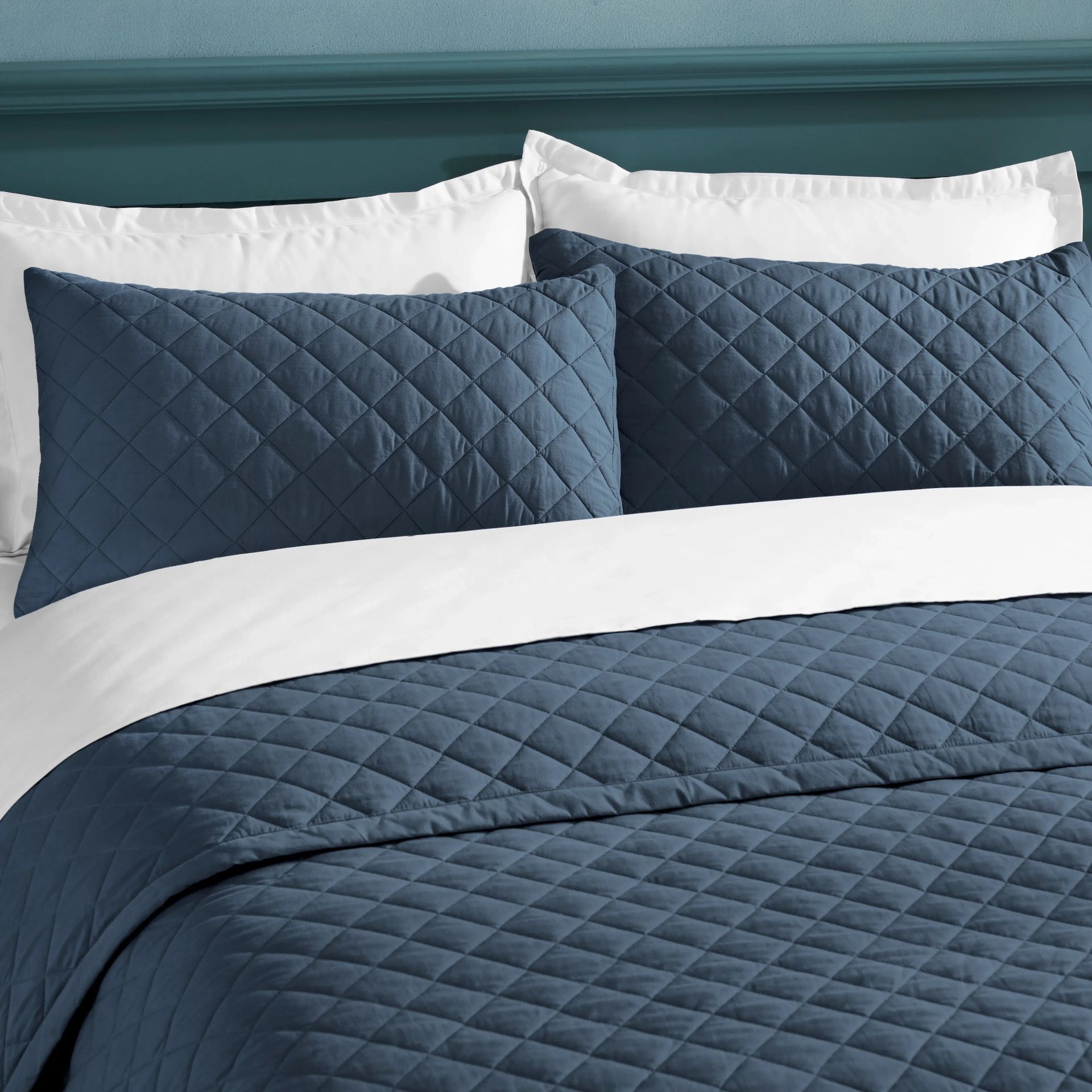 Diamond Quilted Solid 200 TC 100% Cotton Percale Estate Blue King Bed Cover Set | Nuvola